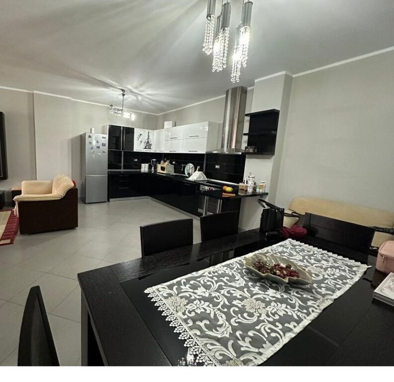Appartamento 2+1 in affitto vicino a Marinaj Hotel, Unaza e Re!