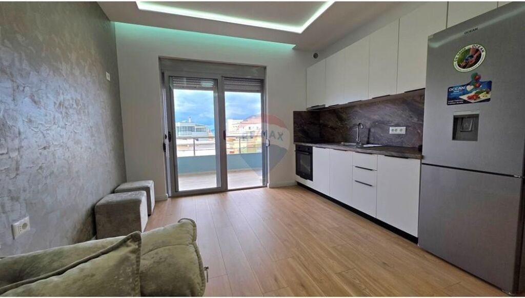 Apartament 2+1+2 në Shitje – Lungomare, Vlorë