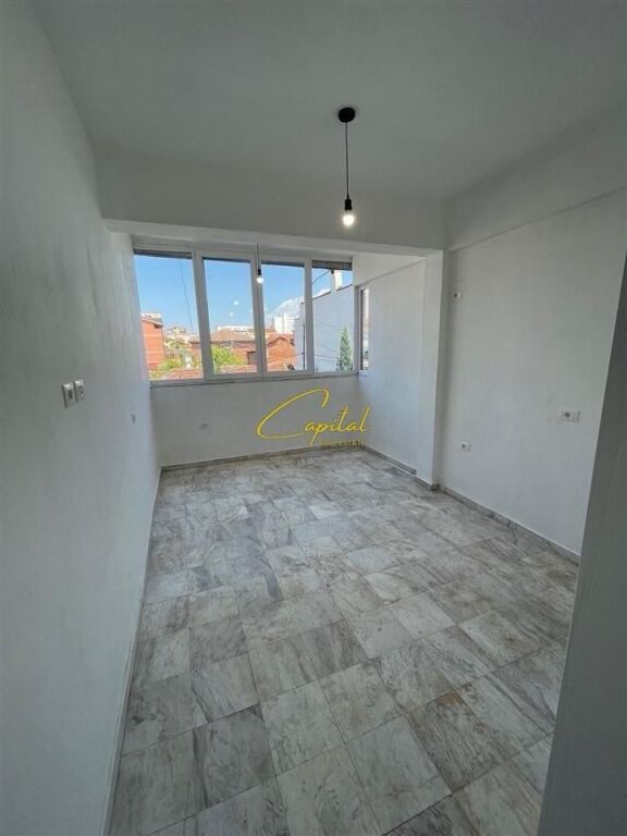 UFFICIO IN AFFITTO 90 M2 VIA 4 DESHMORET 70.000 LEKE