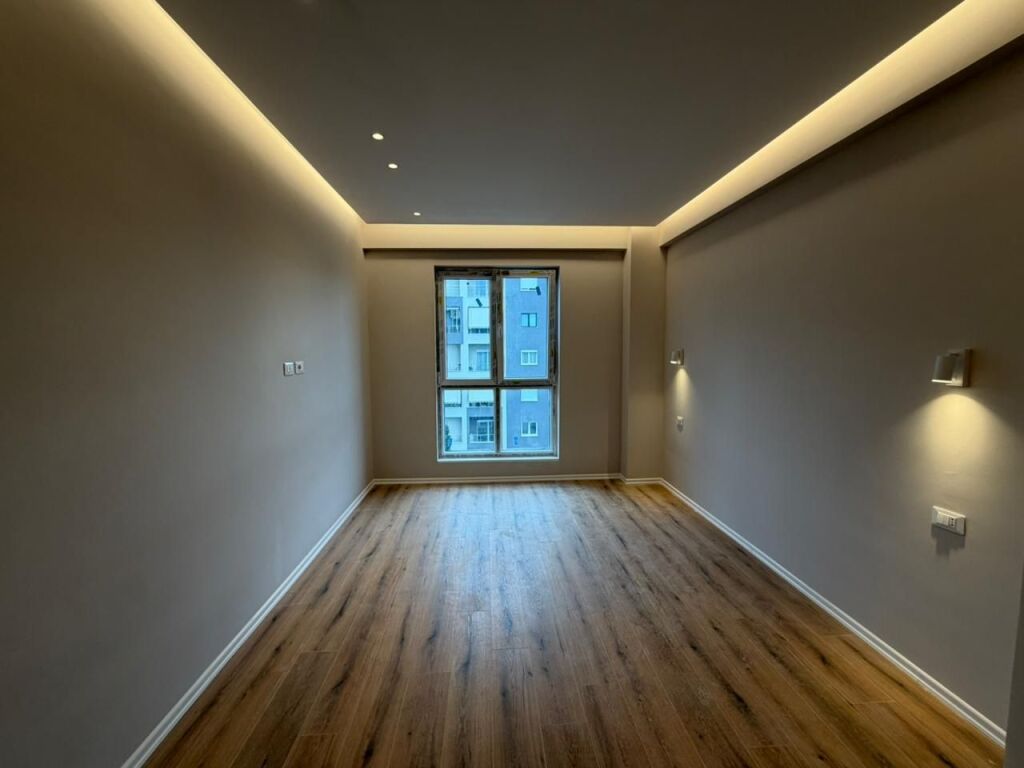 Apartment 2+1+Parking for rent at Komuna e Parisit.