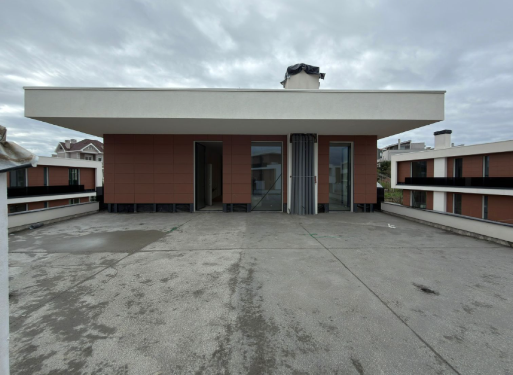 :  🏡 Attico 3+1+2 con Veranda & 3 Posti Auto – Tulipan Residence, TEG