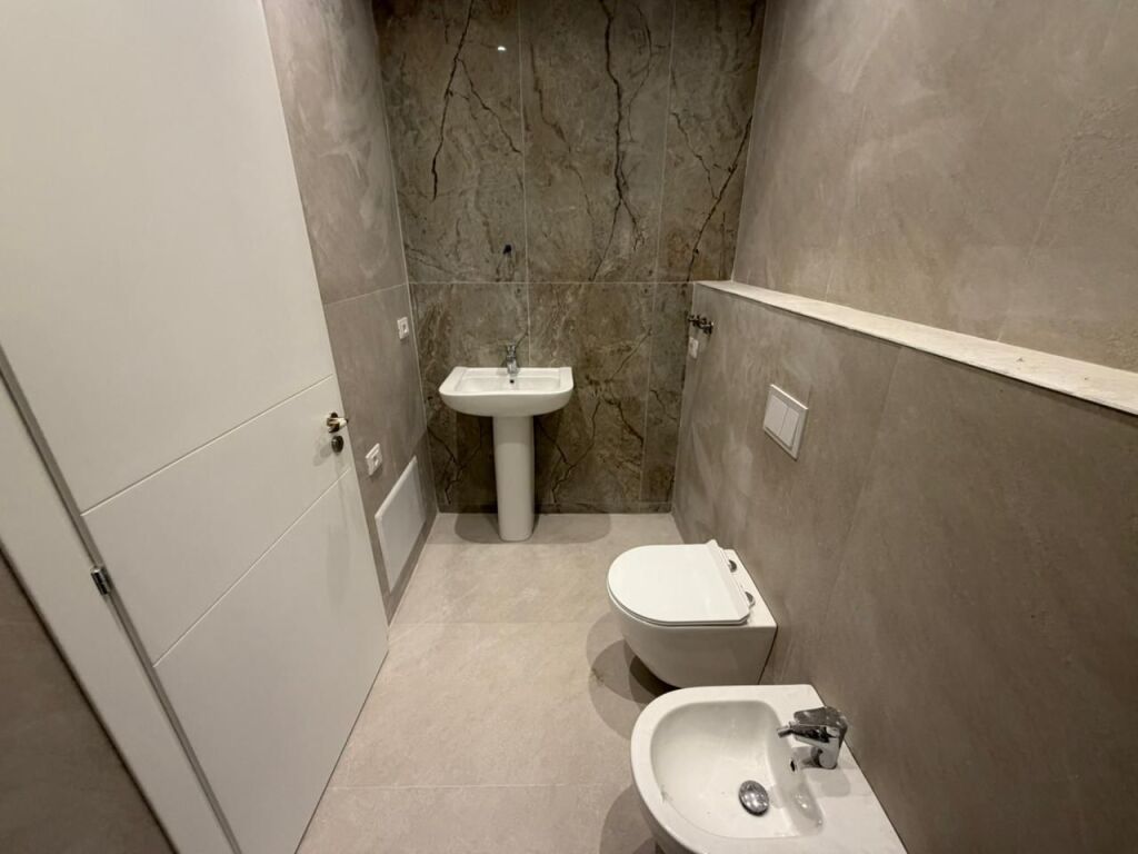 Apartment 2+1+Parking for rent at Komuna e Parisit.