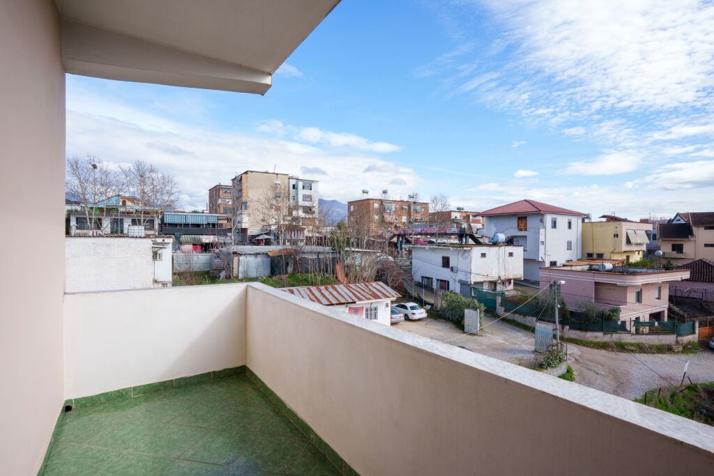 Shitet Penthouse Apartament -160 m²