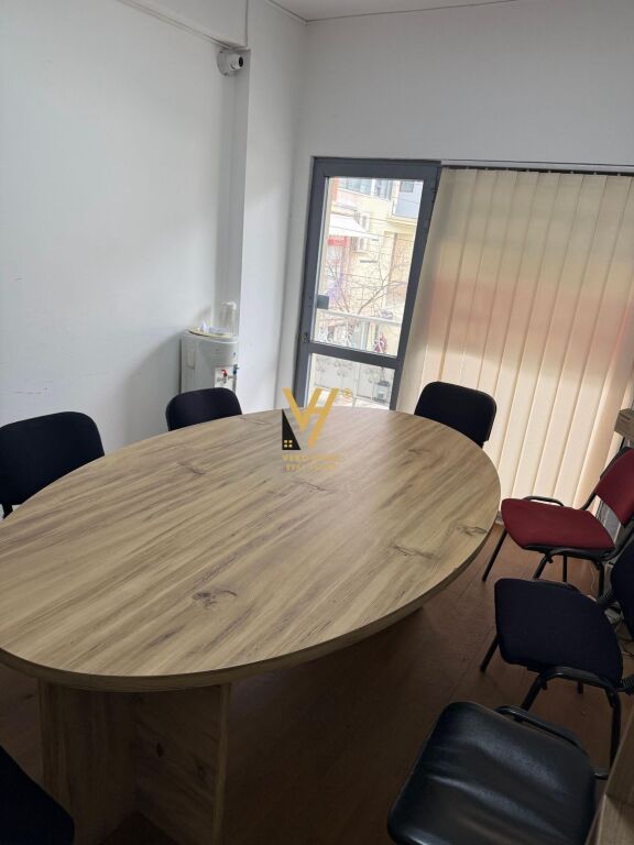 JEPET ZYRE 60 M2 ME QIRA TE RRUGA E ELBASANIT 50.000 LEKE