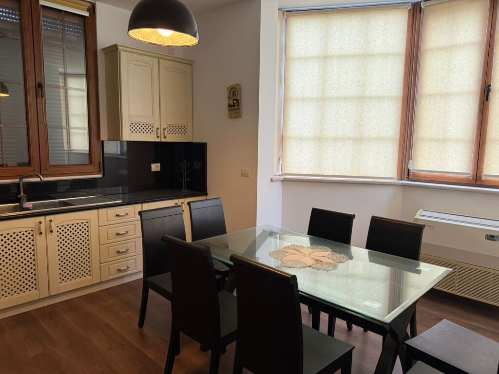 🏢Ne fshatin Vishaj jepet me qera vile 2 kateshe plotesisht e mobiluar. 2,000Euro