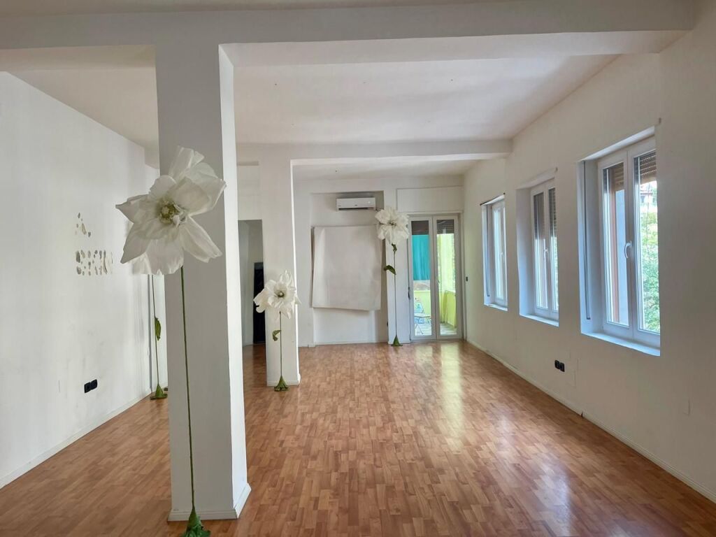 ZYRE ME QERA 71 M2 BLLOK 800 EURO