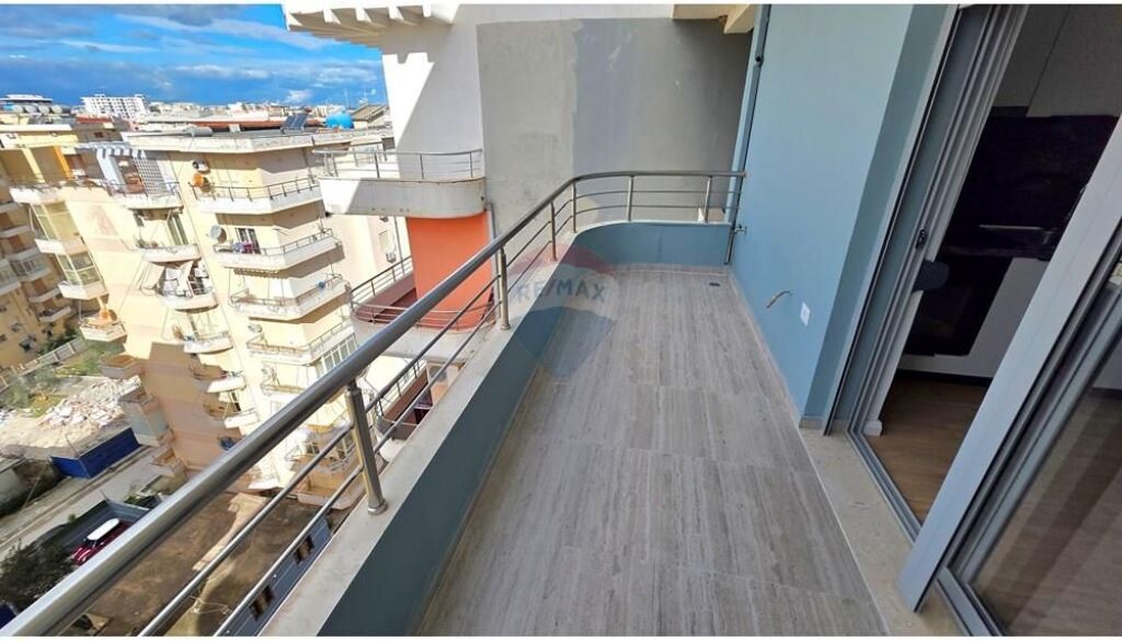 Apartament 2+1+2 në Shitje – Lungomare, Vlorë