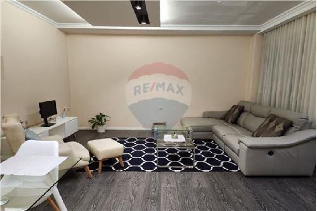 Jepet me Qira Apartament 2+1+2 + post parkimi me qira ne rrugen Artan Lenja, prane Inxhinierise se Ndertimit!