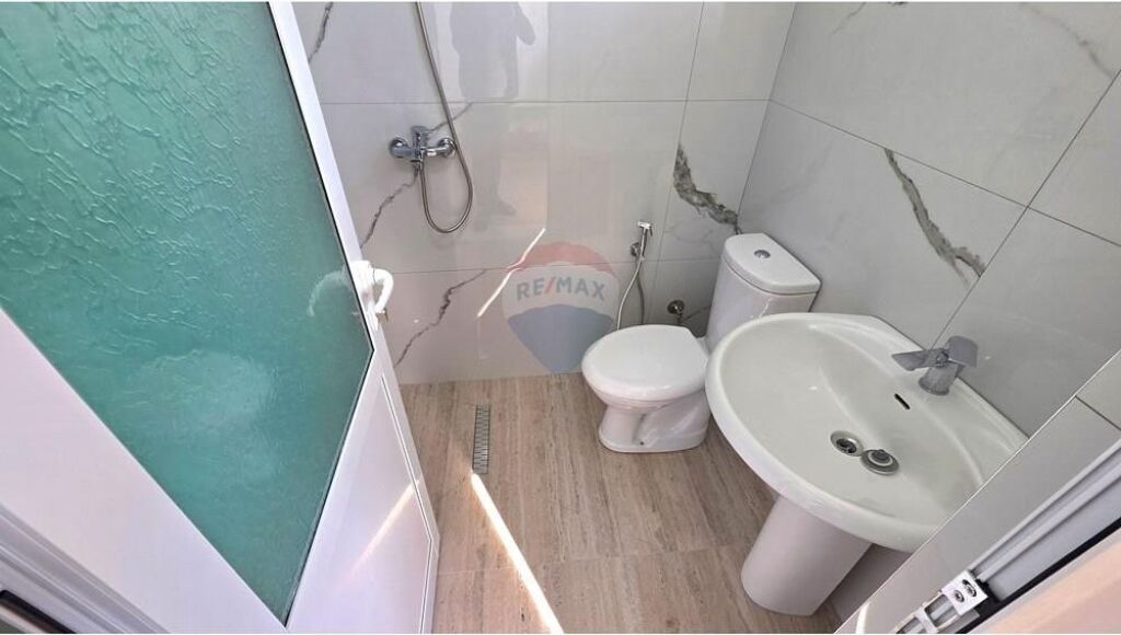 Apartament 2+1+2 në Shitje – Lungomare, Vlorë
