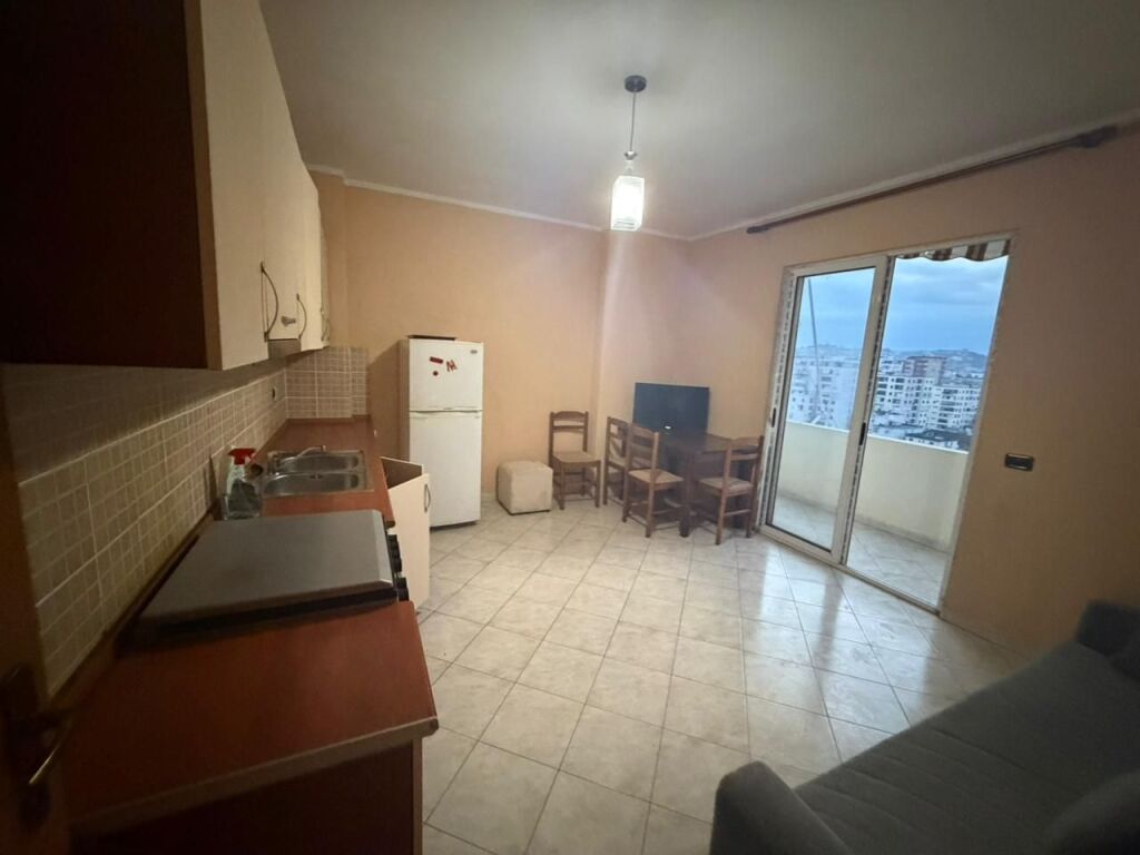 VENDESI APPARTAMENTO 1+1 EX URT, A DURAZZO