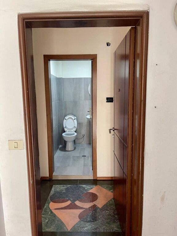 ZYRE ME QERA 71 M2 BLLOK 800 EURO