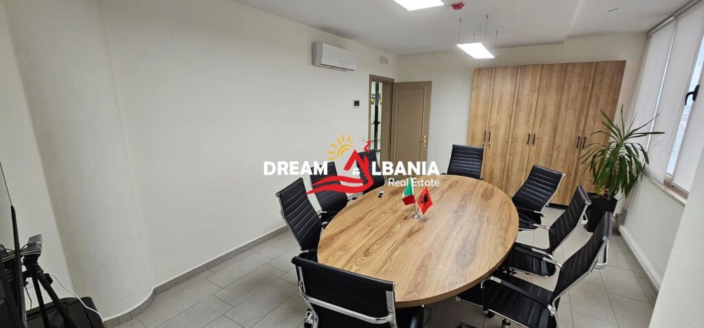Locale Commerciale/Ufficio in Vendita nel centro di Shkodra (ID 4161094)