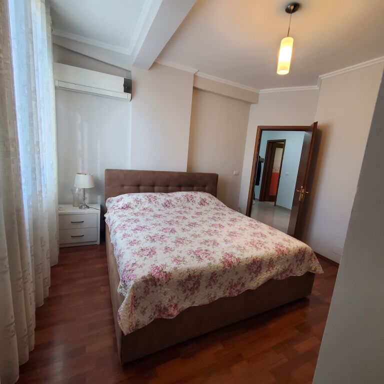 Apartament 3+1 me qira praneRruges se Kavajes!