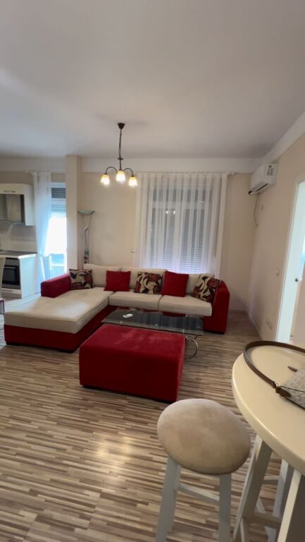 Jepet Apartament 2+1 me qera ne myslym shyri!
