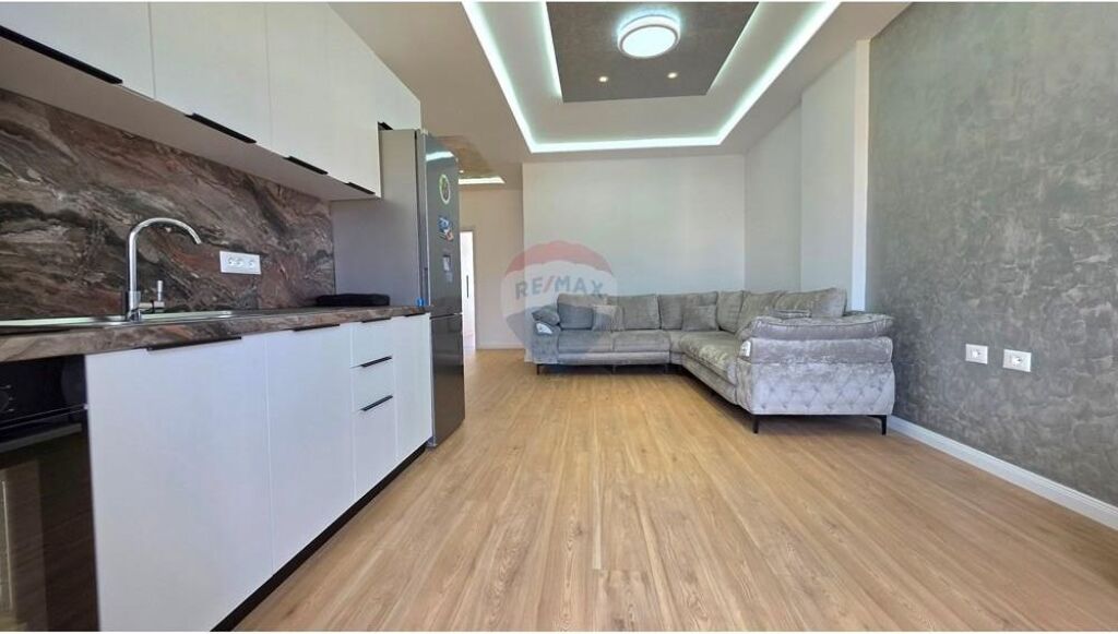 Apartament 2+1+2 në Shitje – Lungomare, Vlorë