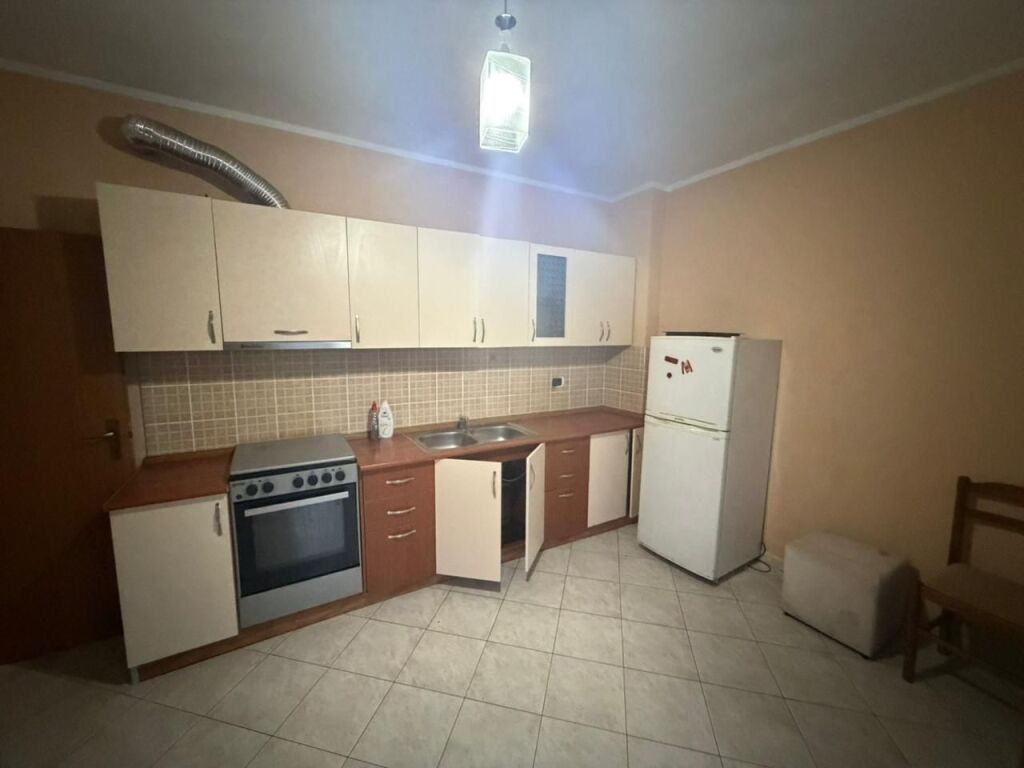 VENDESI APPARTAMENTO 1+1 EX URT, A DURAZZO