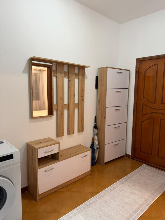 Jepet me Qira Apartament 1+1 + Ballkon – Komuna e Parisit !