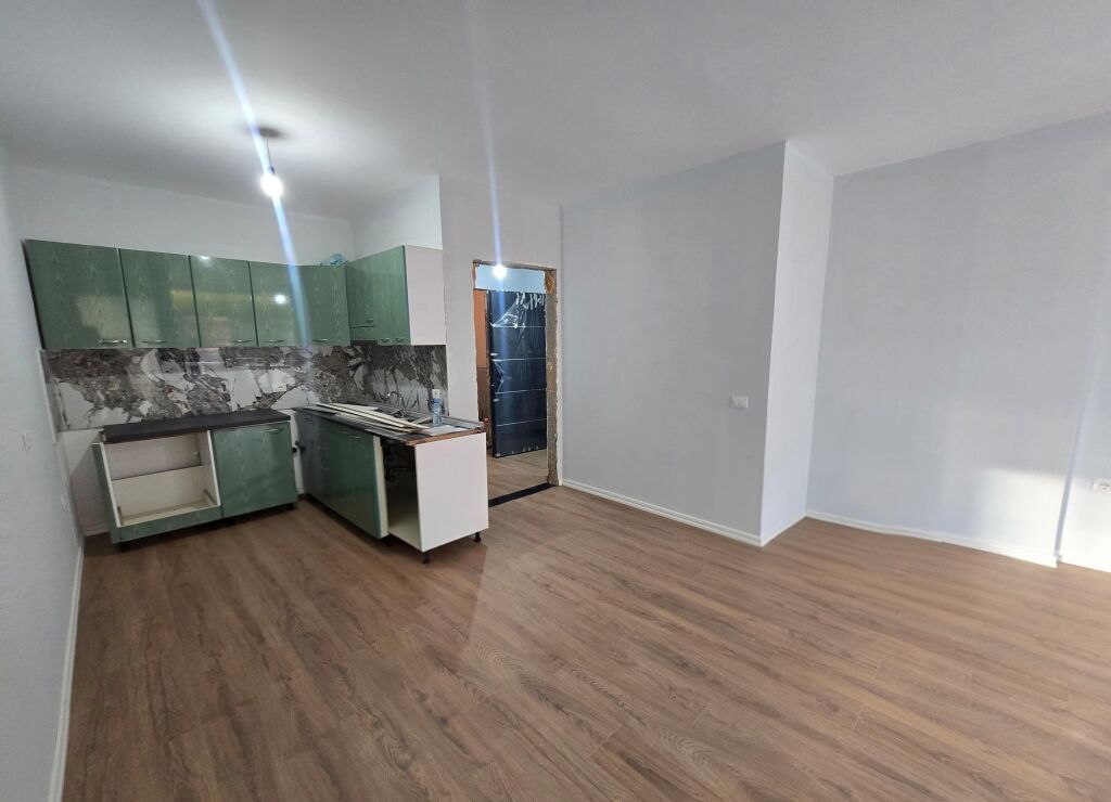Apartment 2+1+2+Balcony for Sale in Fresk, Near Deliu Restaurant