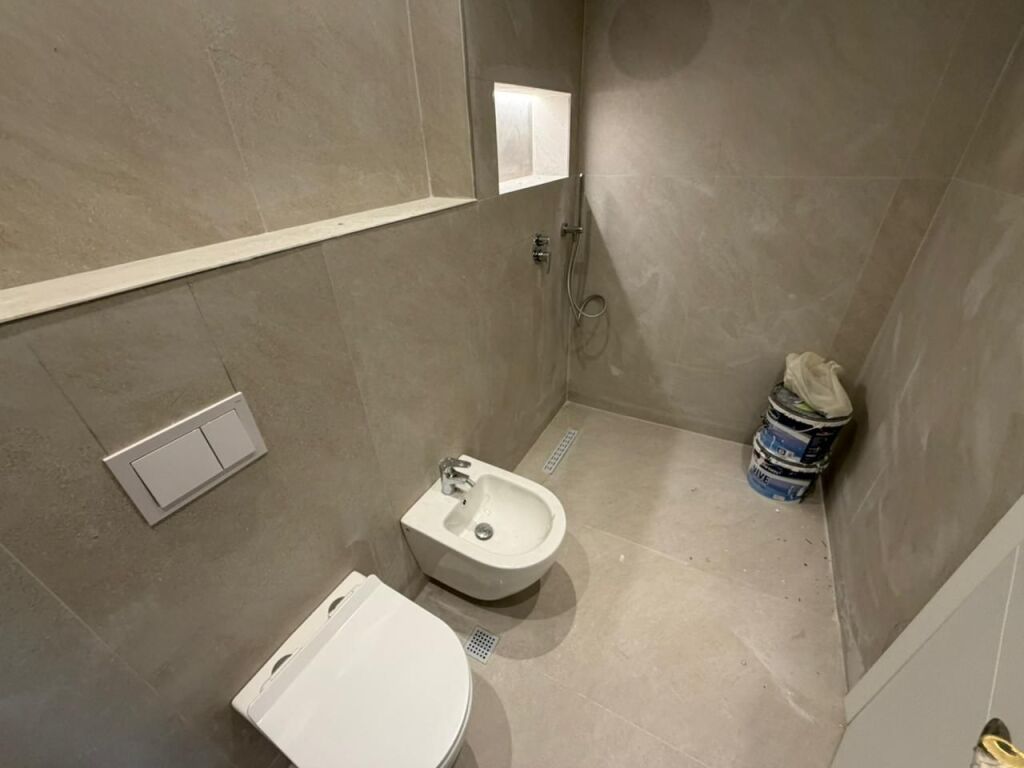Apartment 2+1+Parking for rent at Komuna e Parisit.
