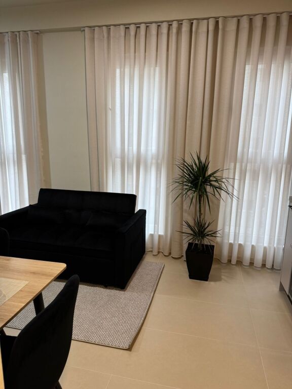 Monolocali, Aura Complesso-Laprake, 450
