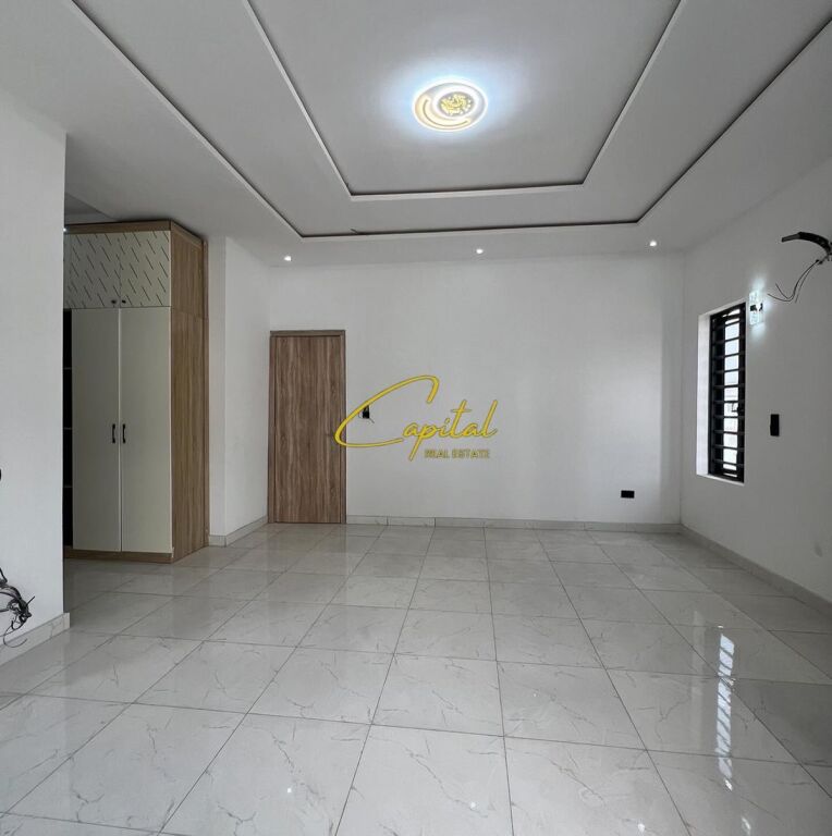SHOP FOR RENT 35 M2 21 DECEMBER 280,000 LEKE
