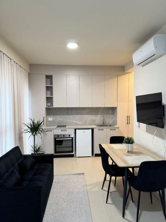 Monolocali, Aura Complesso-Laprake, 450