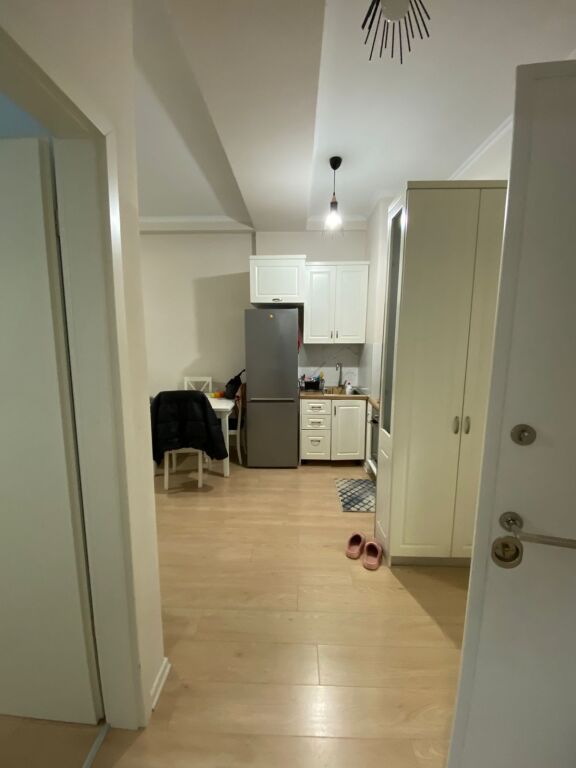 Appartamento 1+1 + Balcone in Affitto – Vicino a 21 Dhjetori !