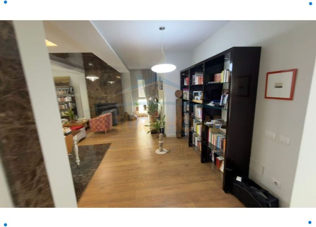 Shitet, Apartament 2+1+2+Verande+Post Parkimi, Pazari i ri, Tirane