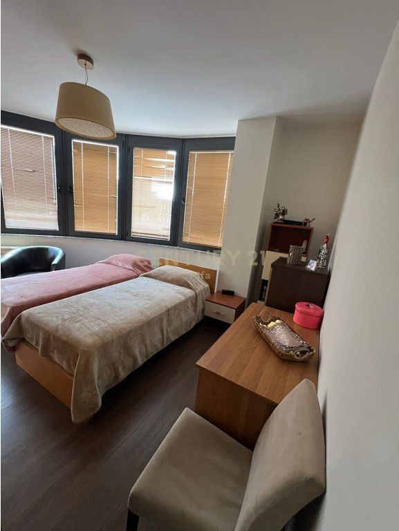 APARTAMENT 3+1+2 PER QIRA NE ISH BLLOK