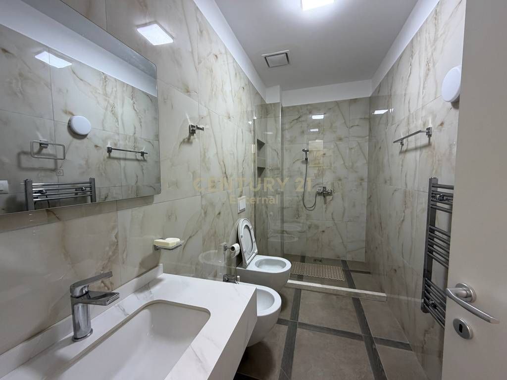 APPARTAMENTO 3+1+2 CON PARCHEGGIO IN AFFITTO AL GARDEN BUILDING