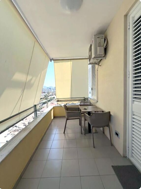 Affittasi appartamento 1+1 + balcone – Nel centro di Tirana!