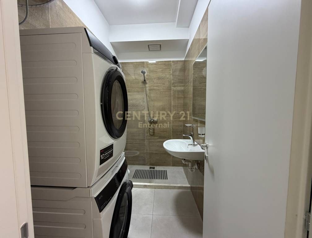 APPARTAMENTO 3+1+2 CON PARCHEGGIO IN AFFITTO AL GARDEN BUILDING