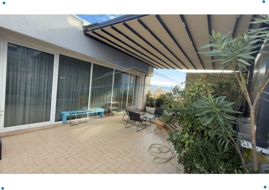 Shitet, Apartament 2+1+2+Verande+Post Parkimi, Pazari i ri, Tirane