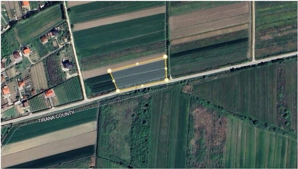 Terreno in vendita vicino all'aeroporto di Rinas