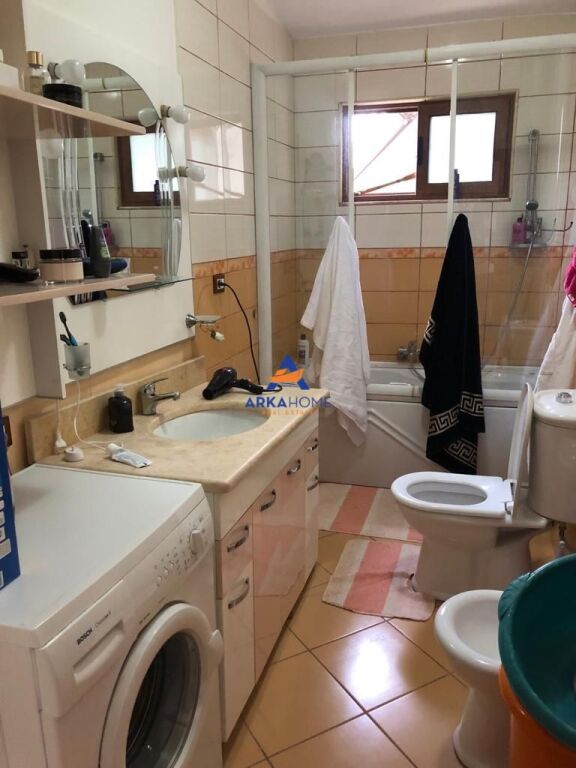 VENDESI DUPLEX 235M2 "VIA MUHAMET GJOLLESHA, ALL'INCROCIO 21 DICEMBRE" 400000 EURO