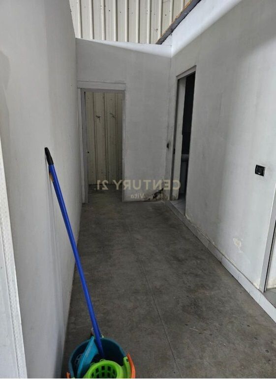 Magazzino di 300m2 in affitto sull'autostrada Durazzo-Tirana
