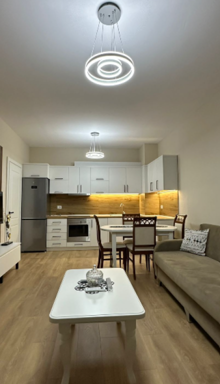 🏢 Jepet me Qira Apartament 1+1 + Post Parkimi – Rruga 5 Maji  