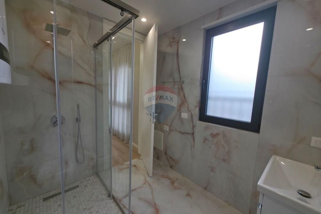 APARTMENT 3+1+2 WITH YARD+2 PARKING SPOTS FOR RENT!