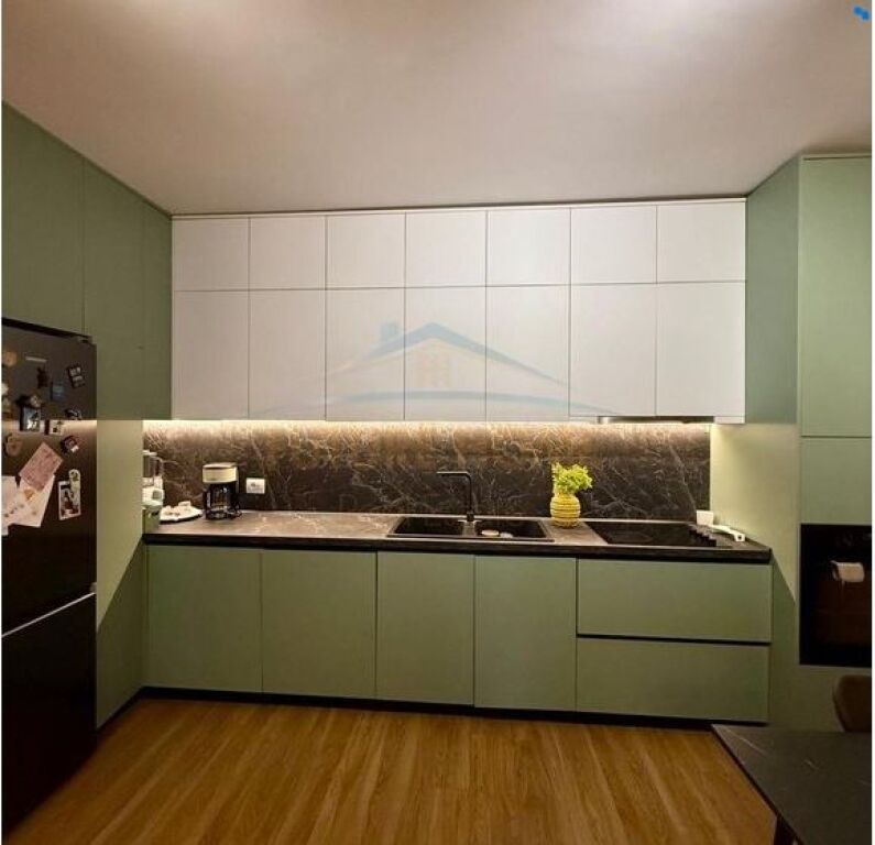 Shitet, Apartament 2+1+2, Rruga e Barrikadave, Tiranë