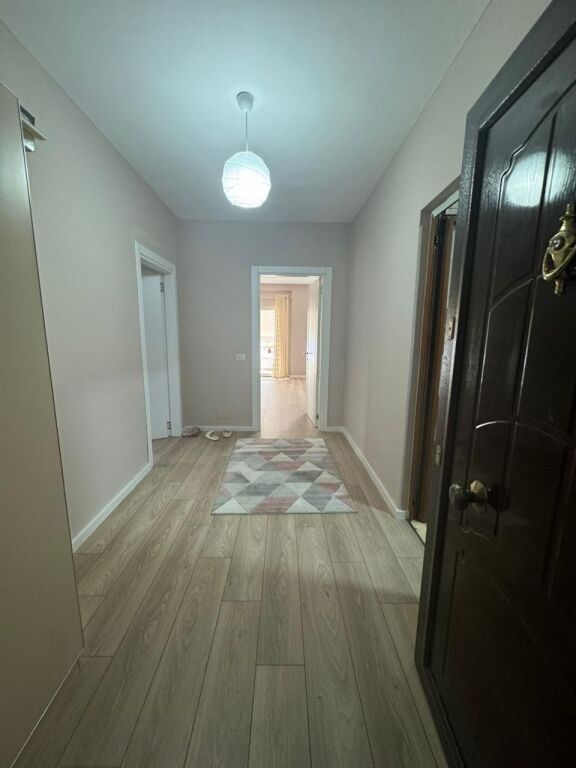 Apartament 2+1, Fresku!