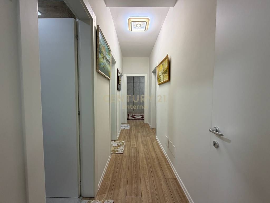 APPARTAMENTO 3+1+2 CON PARCHEGGIO IN AFFITTO AL GARDEN BUILDING