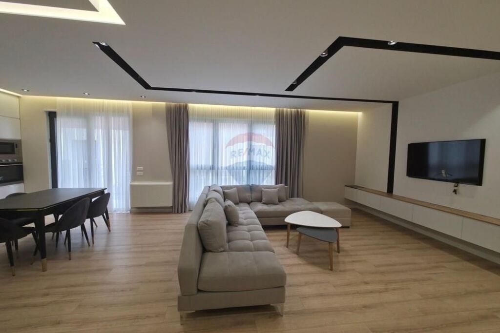 APARTMENT 3+1+2 WITH YARD+2 PARKING SPOTS FOR RENT!