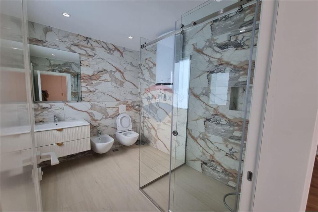 APARTAMENT 3+1+3+ 2 POSTE PARKIMI PER QIRA!