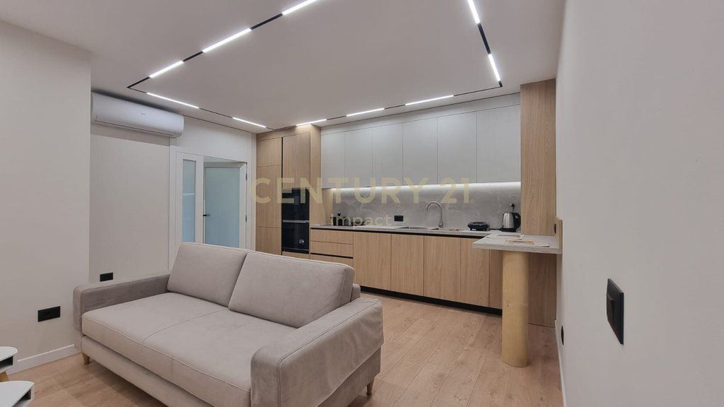 Apartment 2+1 for rent at Komuna e Parisit