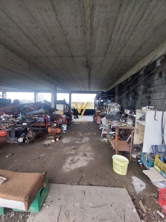 LOCALE COMMERCIALE IN VENDITA 9.220 M2 A MILOT 1.300.000 EURO
