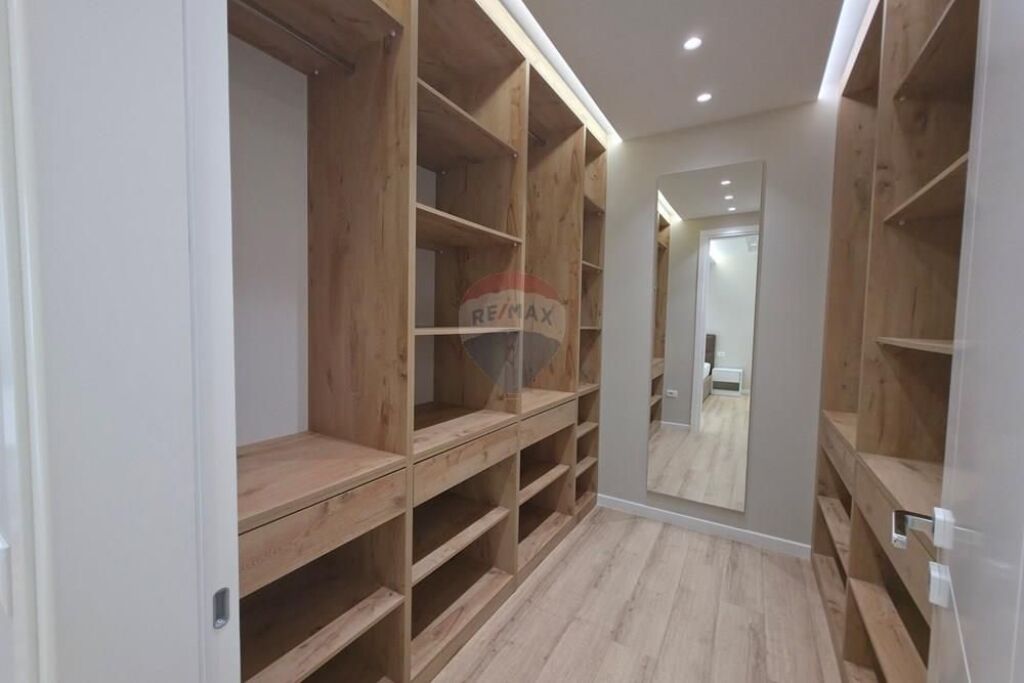 APARTMENT 3+1+2 WITH YARD+2 PARKING SPOTS FOR RENT!