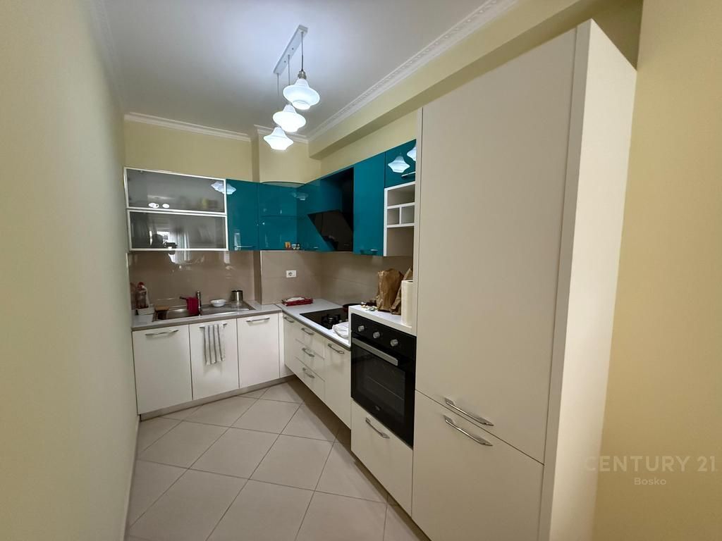 Apartament 1+1 me qira tek Komuna e Parisit