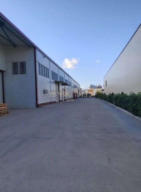 Magazzino di 300m2 in affitto sull'autostrada Durazzo-Tirana