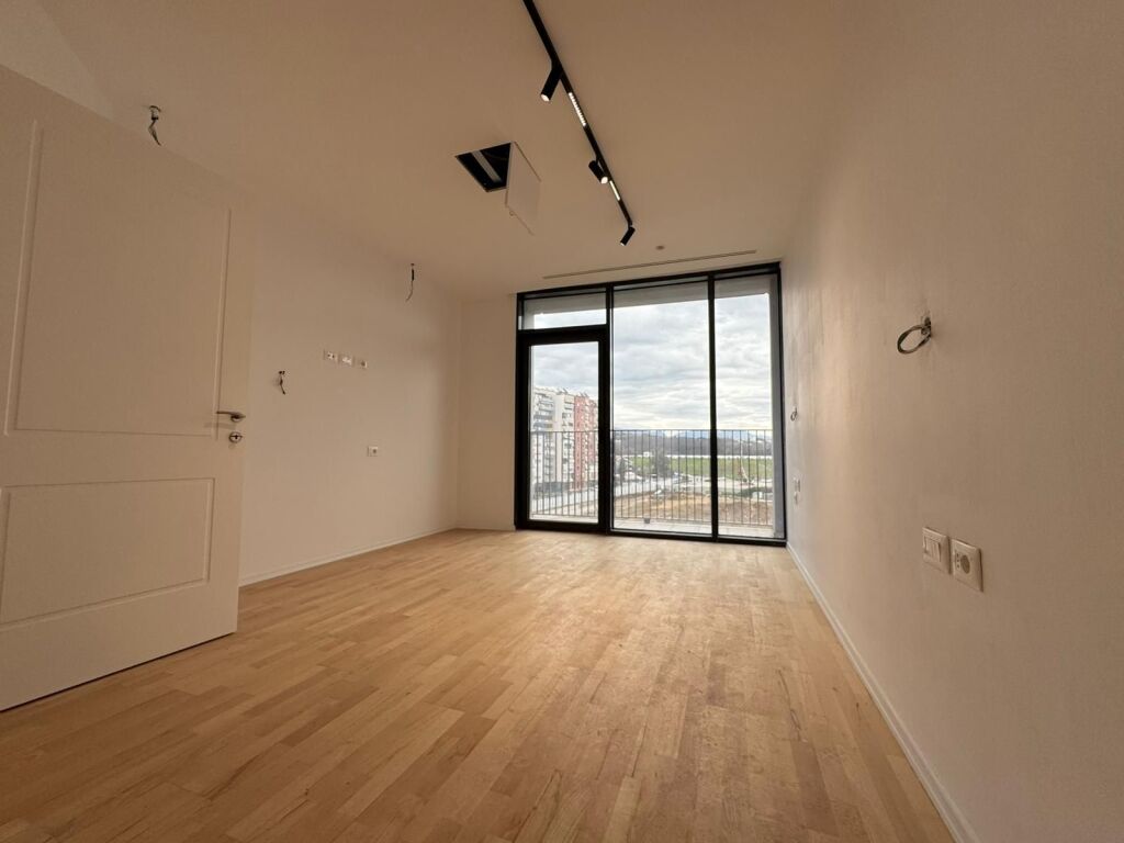 Shitet apartament 2+1+2 +verande +post parkimi Lake View Rruga e Kosovareve