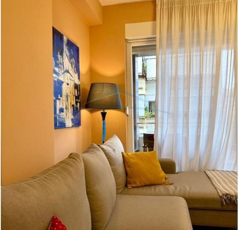 Shitet, Apartament 2+1+2, Rruga e Barrikadave, Tiranë